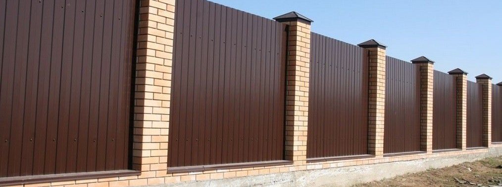 Монолитные заборы и кирпичные столбы цена с устанокой под ключ Монолитные заборы и кирпичные столбы цена с устанокой под ключ